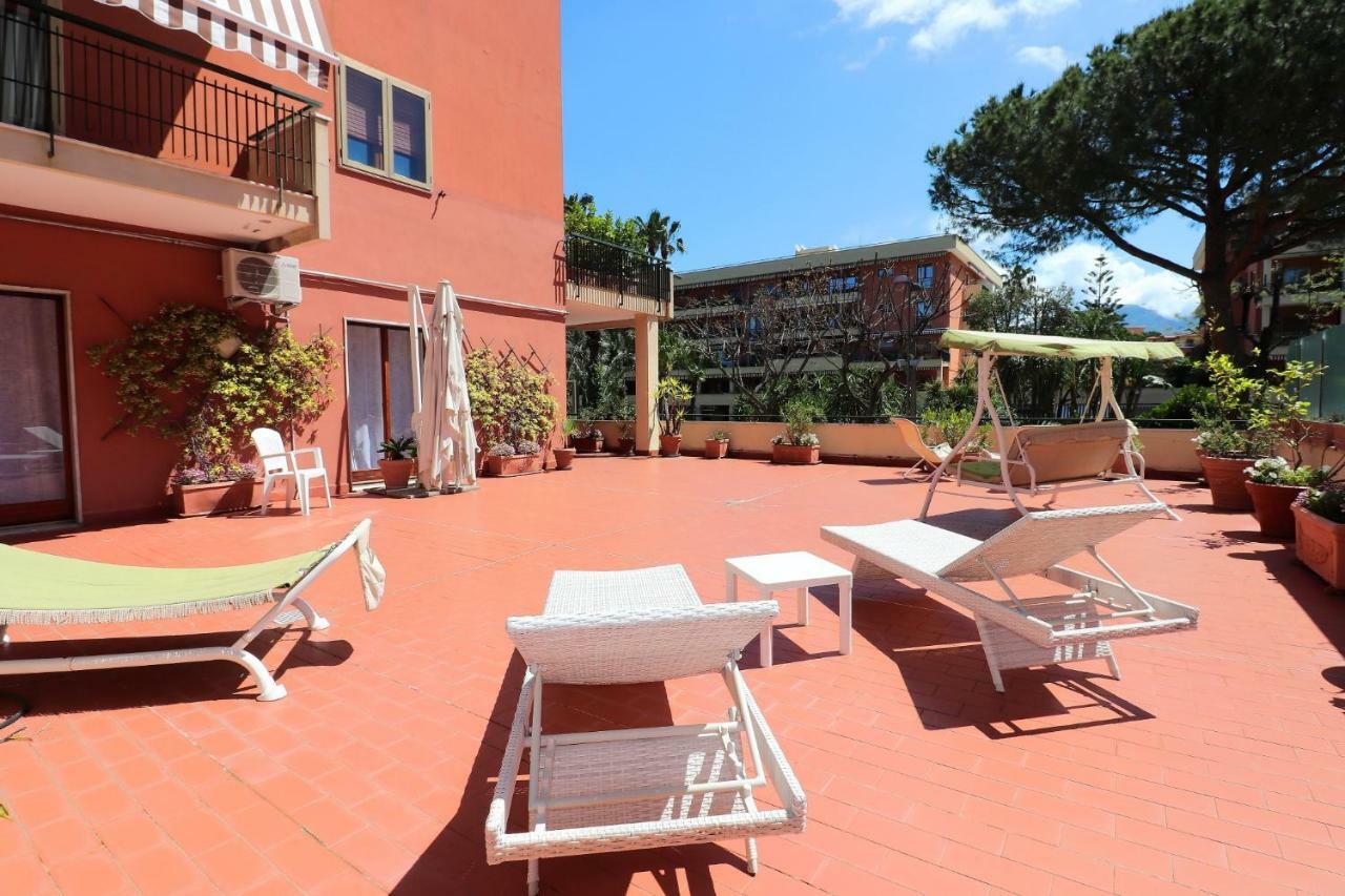 La Terrazza Parco Lauro Apartment Sorrento Bagian luar foto